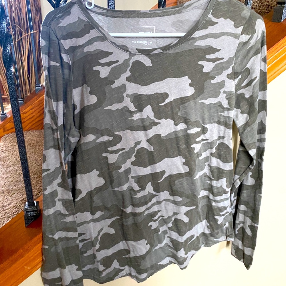 Size medium long sleeve camouflage T-shirt